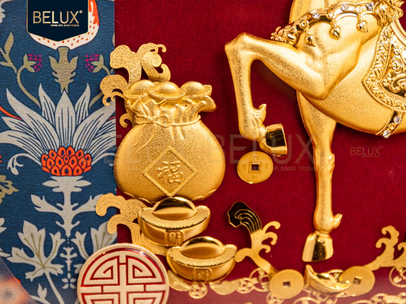 Tranh quà tặng bát mã dát vàng 24k 30x30cm